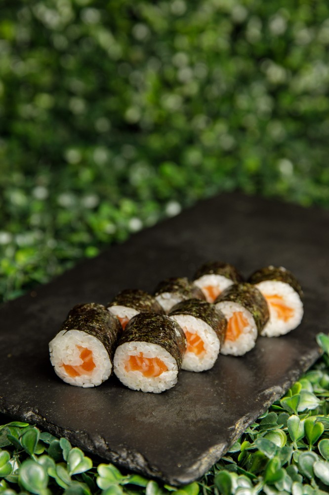 Макі з копченим лососем (120г)