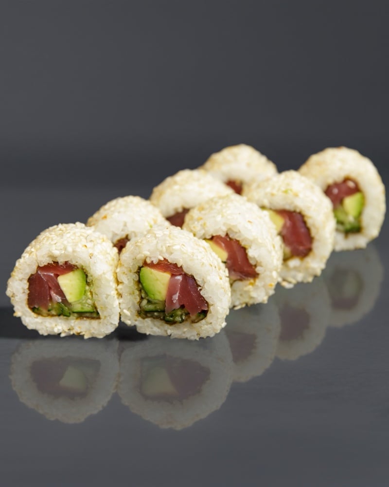 Каліфорнія  з тунцем  в кужуті (220г)