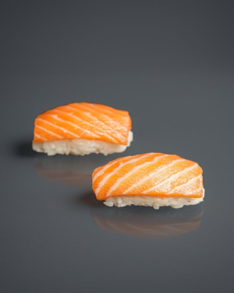 суші копчений лосось 2 шт