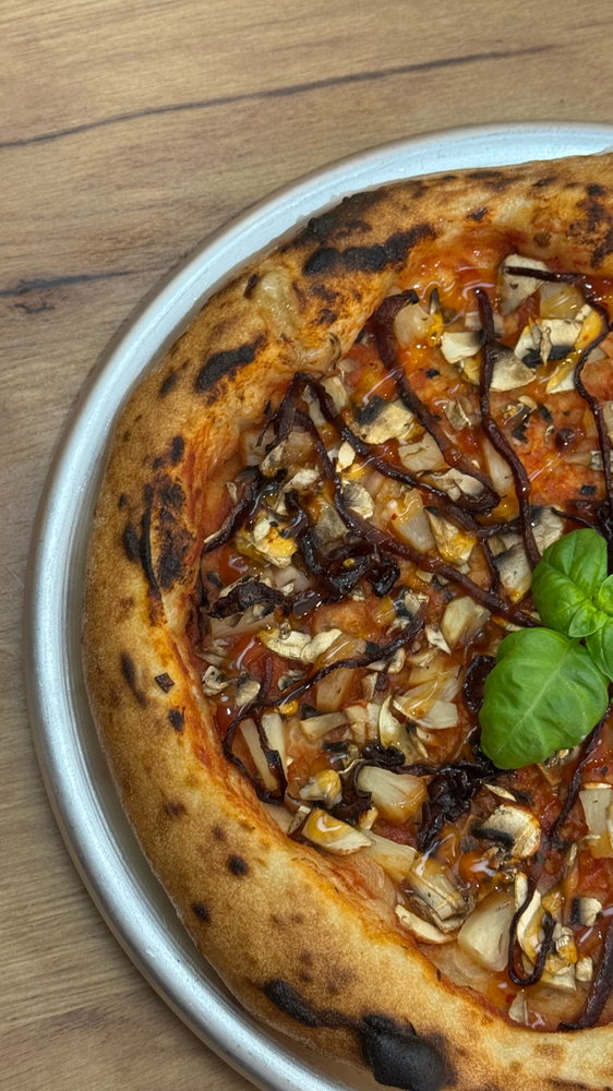 Піцета Вегетеріанська з ананасами та карамелізованою цибулею