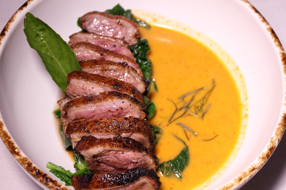 FRIED DUCK WITH RED CURRY / PATO CURRY