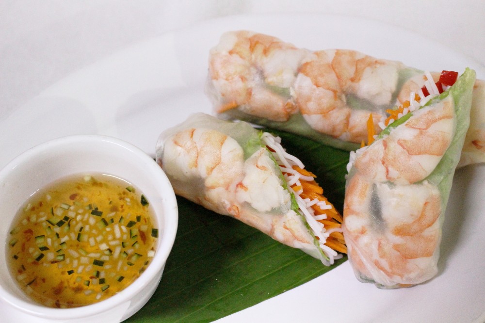 FRESH SHRIMP ROLLS / ROLLOS DE CAMARÓN