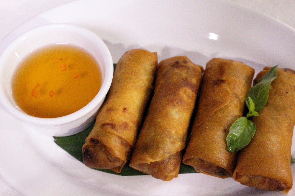 VEGETARIAN FRIED SPRING ROLLS / ROLLOS FRITOS VEGETARIAN