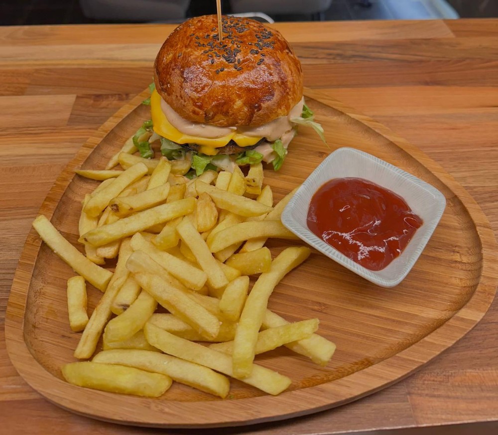 ბურგერი ქათმით/Chicken burger