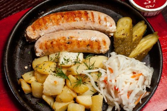 СКОВОРІДКИ З СВИННИМИ КОВБАСКАМИ ГРИЛЬ