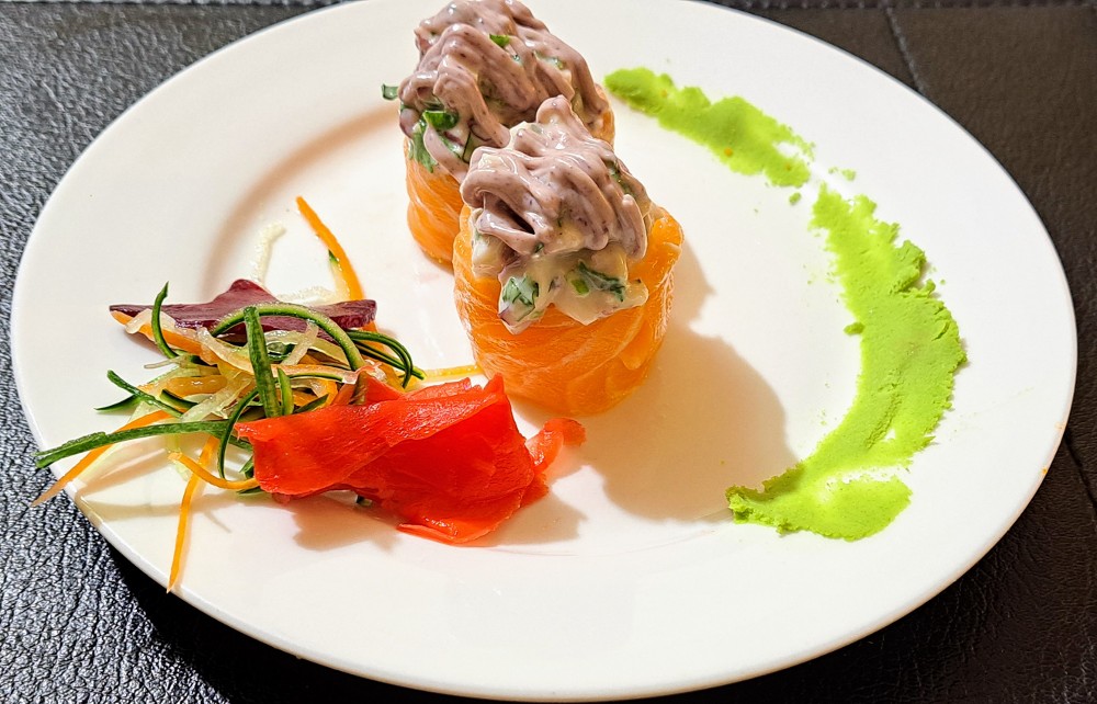 GUNNKAN CON TARTAR DE PULPO