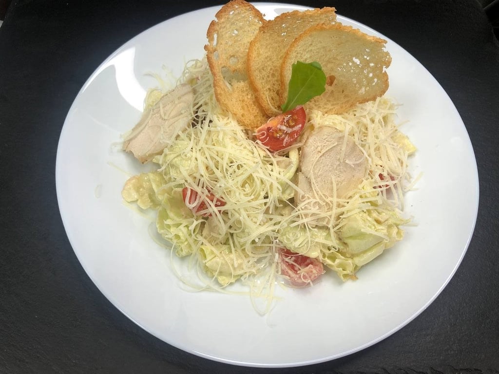 Салат Цезарь з куркою 300гр