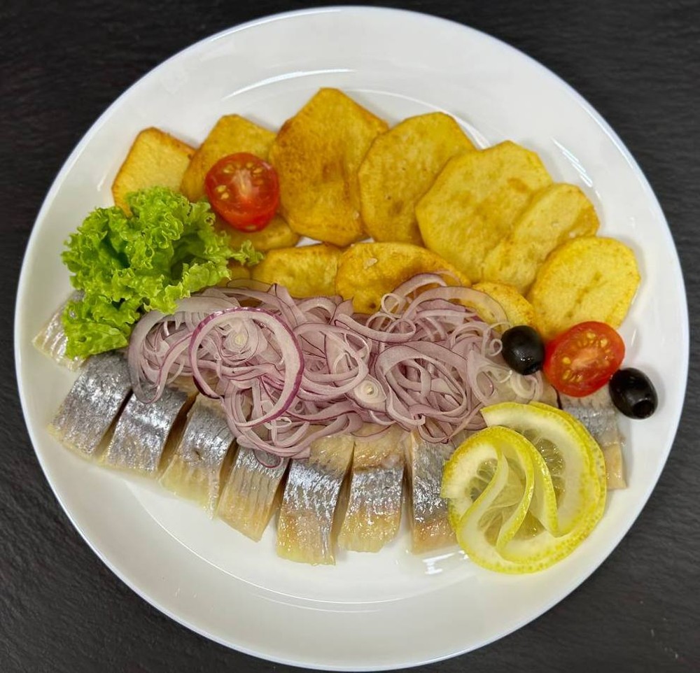 Оселедець з цибулею