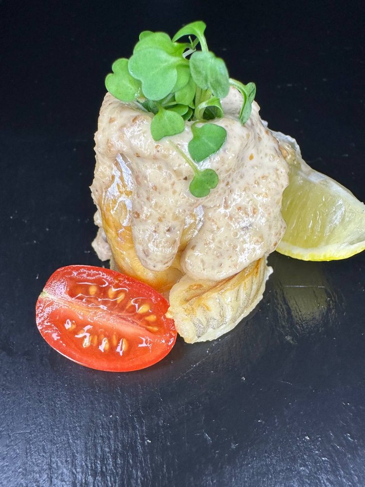 Рибний рулетик під горіховим соусом 120 грам