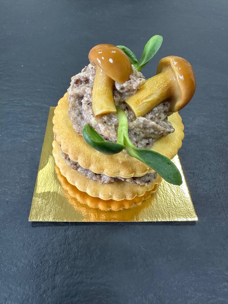 Крекер з грибною начинкою