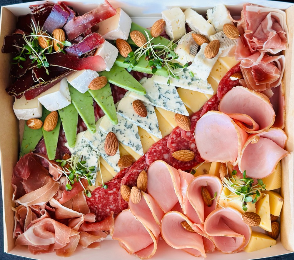 Бокс Елітне м"ясне та сирне асорті (600 грам)