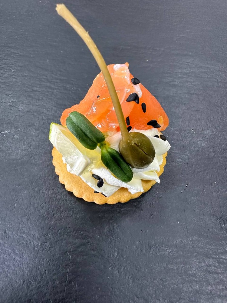 Крекер з лососем