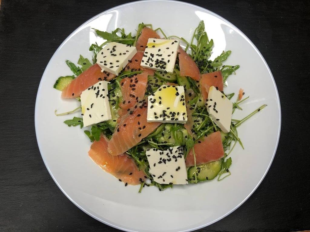 Легкий салат з лососем 230гр