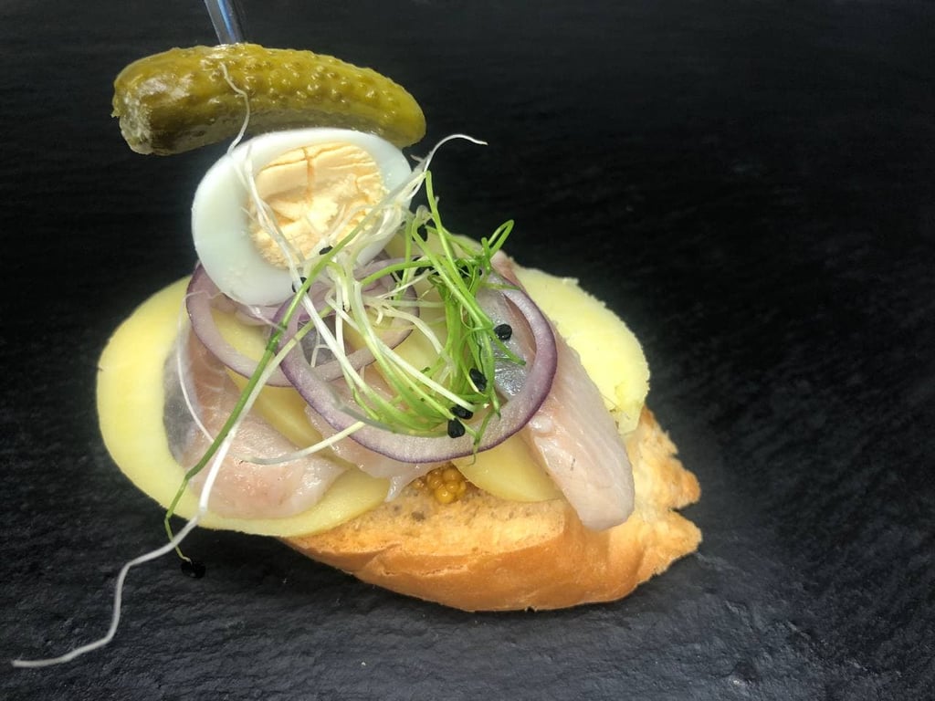 Брускета з оселедцем