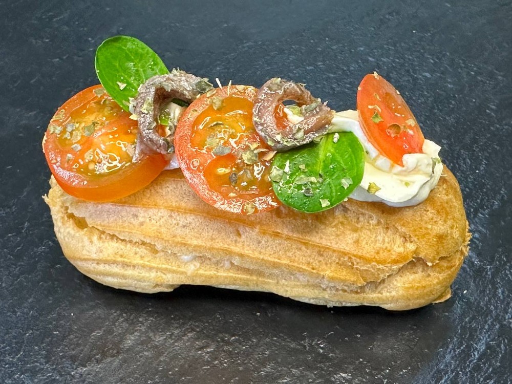 Еклер з анчоусом 50грам