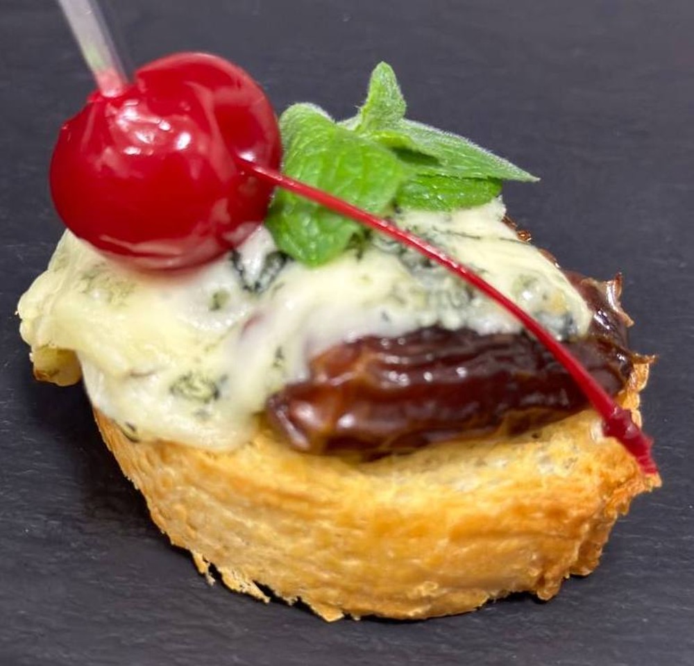 Кростіні з мусом і Дорблю