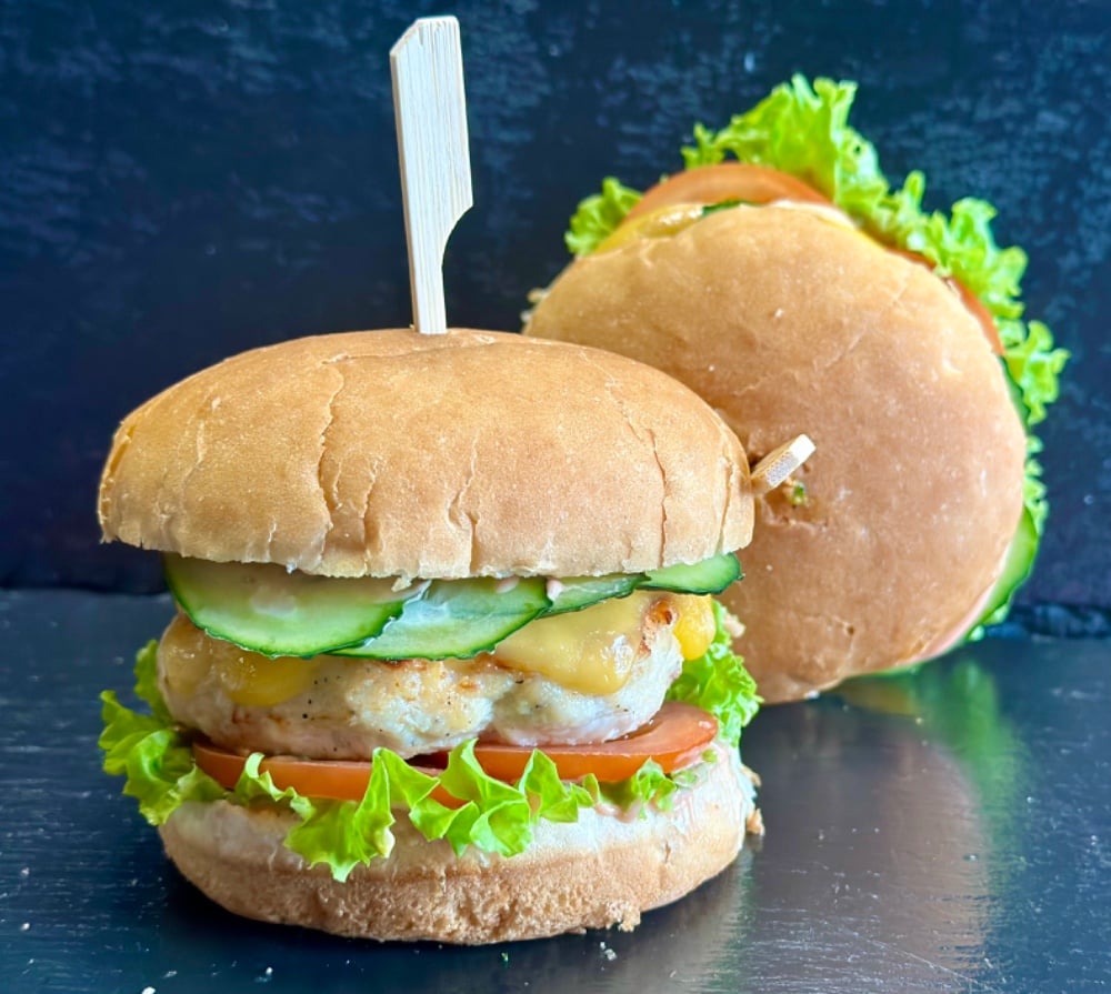 Міні бургер із курячою котлетою 100г