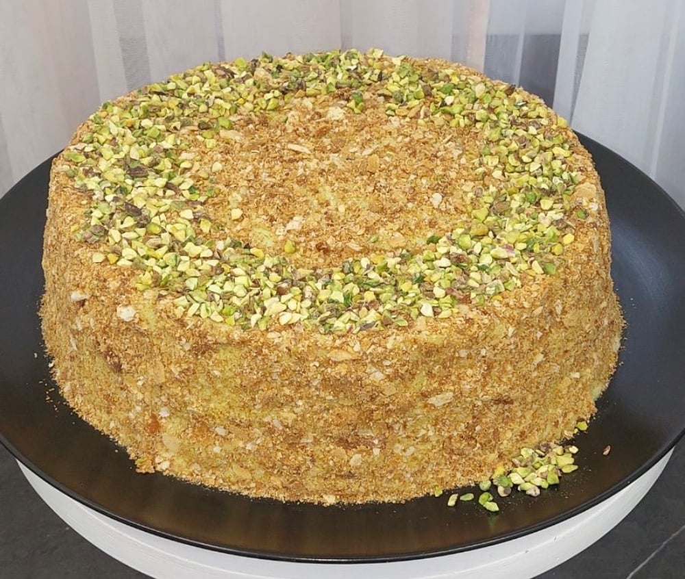 Фісташковий Наполеон з кулькою морозива