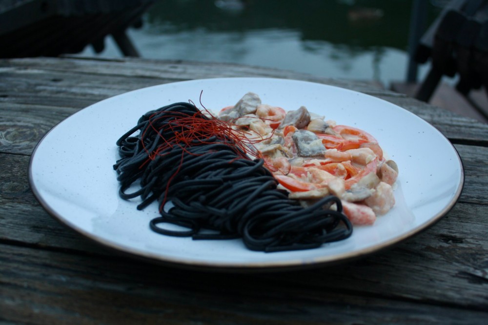 Black паста з морепродуктами