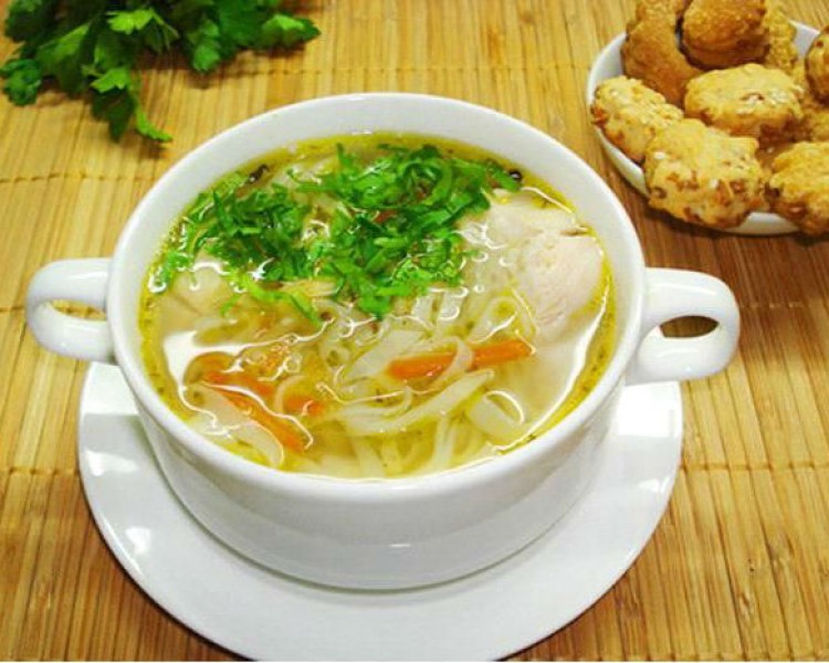 Курячий бульйон з локшиною