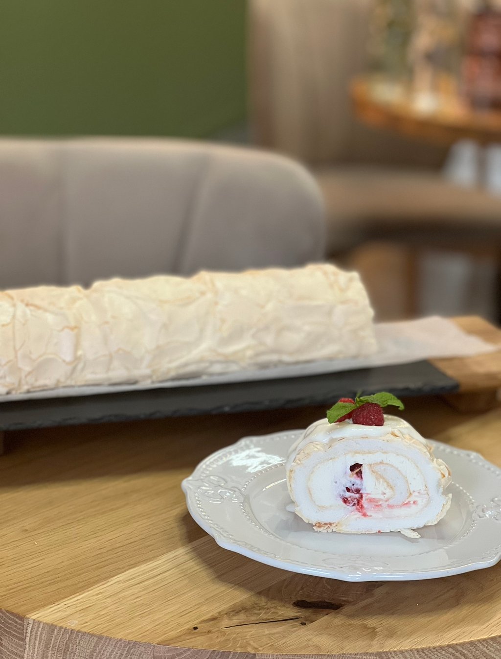 Меренговий рулет на замовлення
