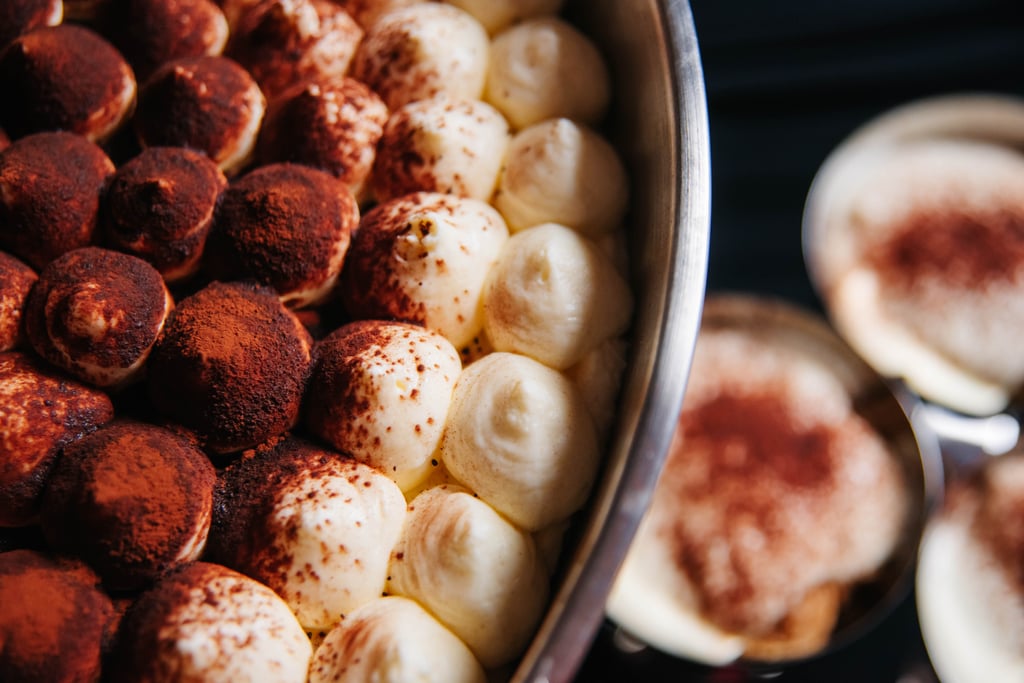 Гастро-станція з десертами тірамісу