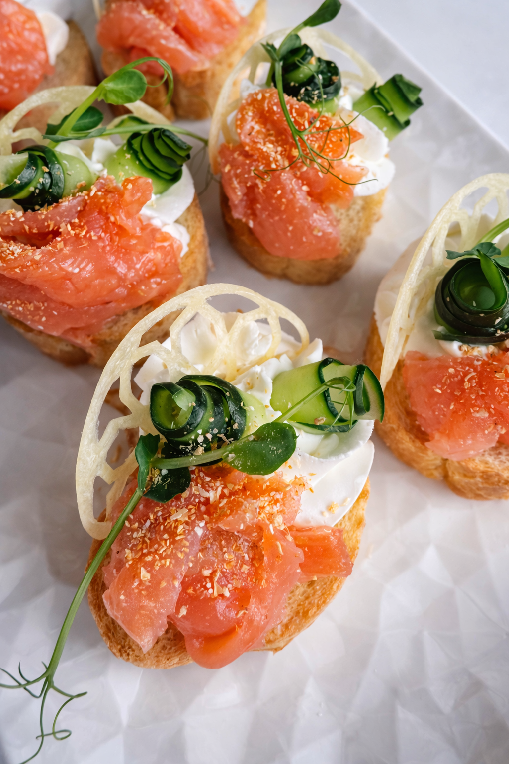 Тапас з сьомгою та свіжім огірком