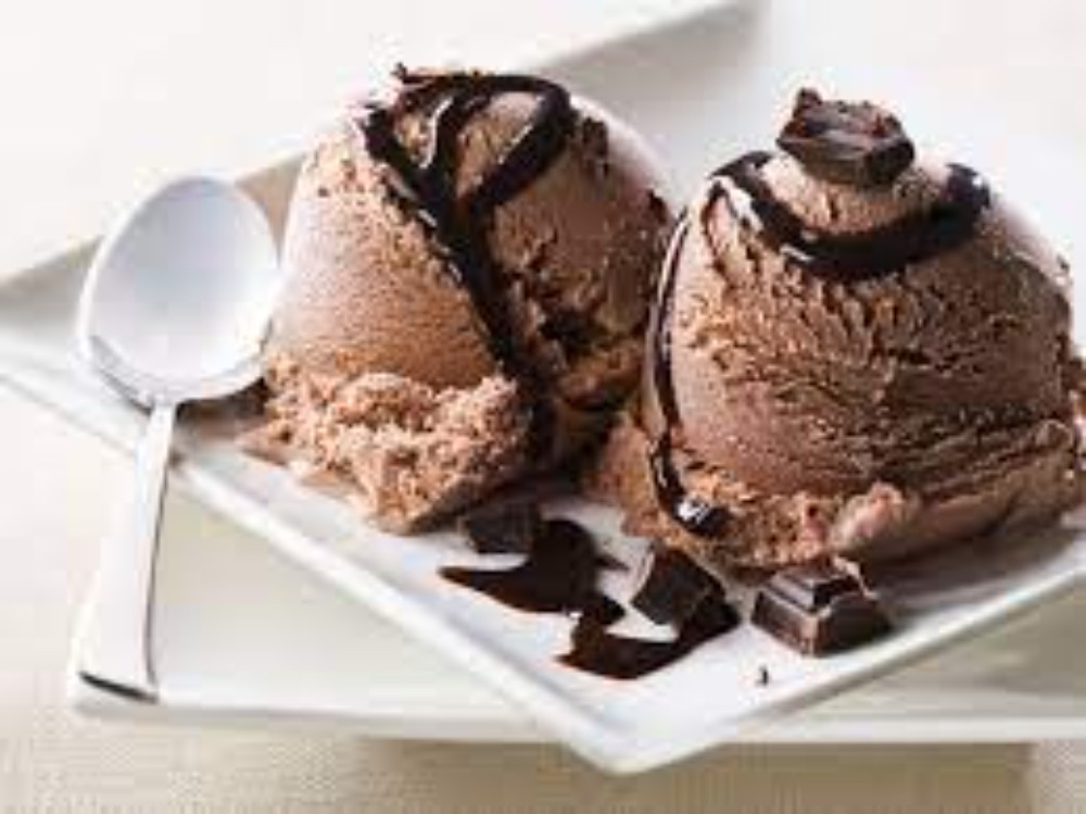 Морозиво шоколадне з топінгом