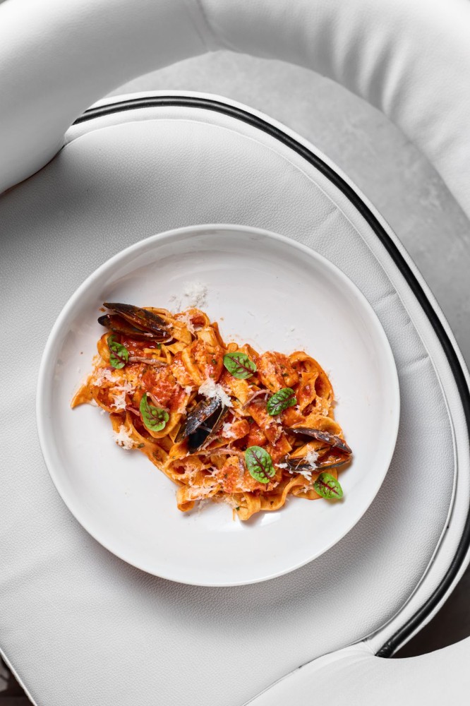 Паста з креветками та мідіями