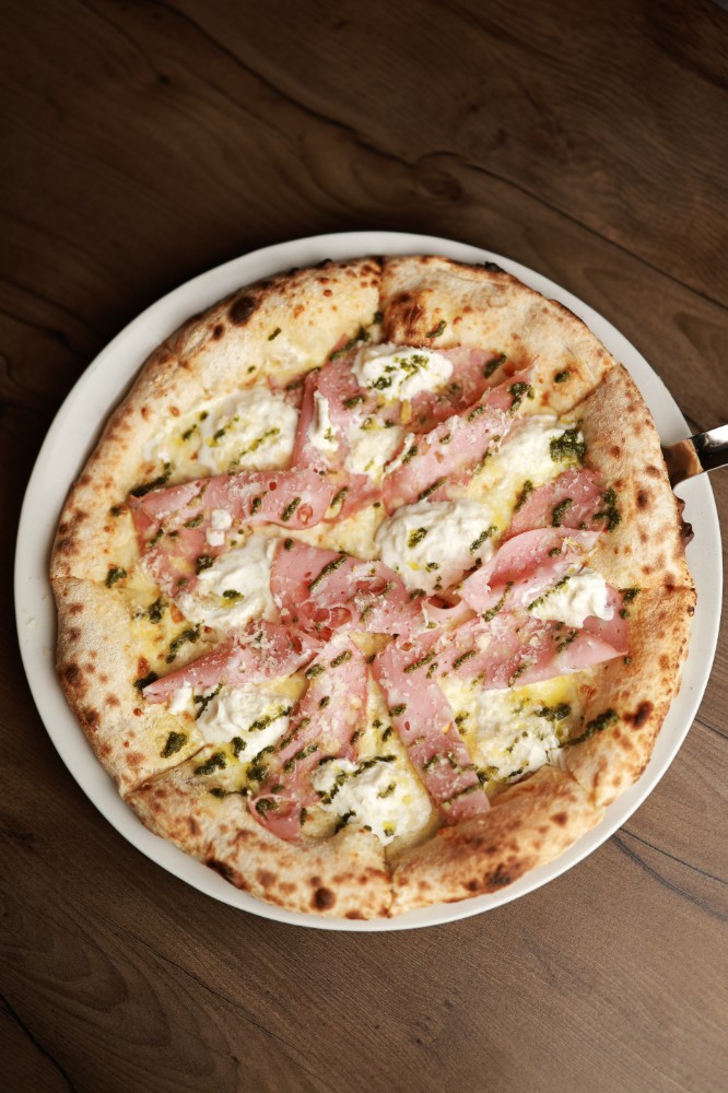 Піца з мортаделлою