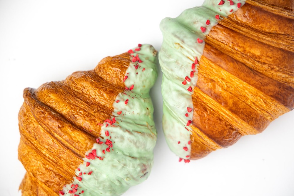 Круасан "Фісташка-малина"