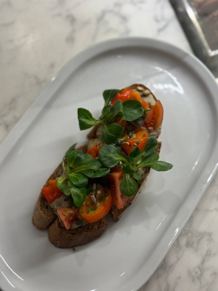 Тост з кремом із баклажана