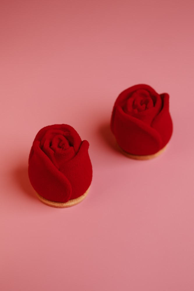 Мусовий десерт "Троянда" фісташка малина базилік