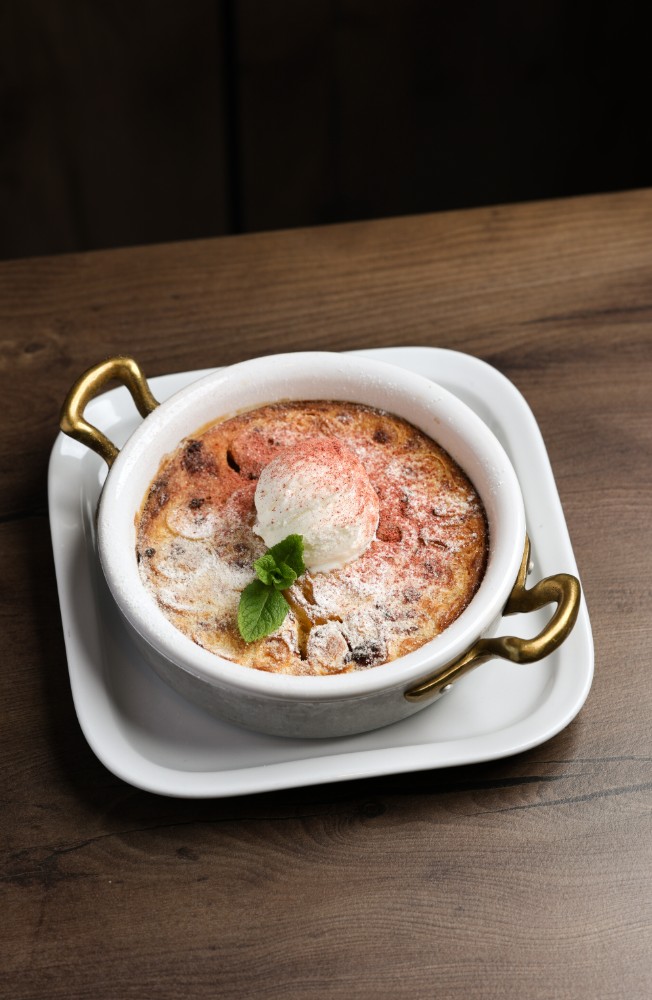 Запечені млинці з крем-брюле та морозивом