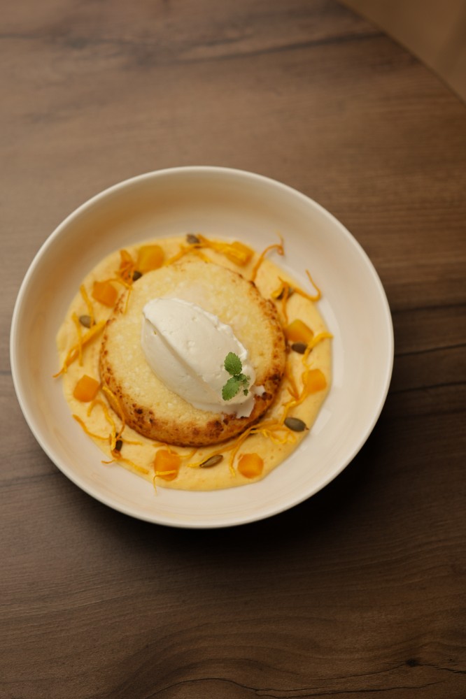 Сирник з гарбузовим соусом