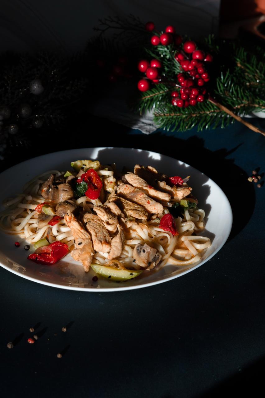 Локшина удон з куркою