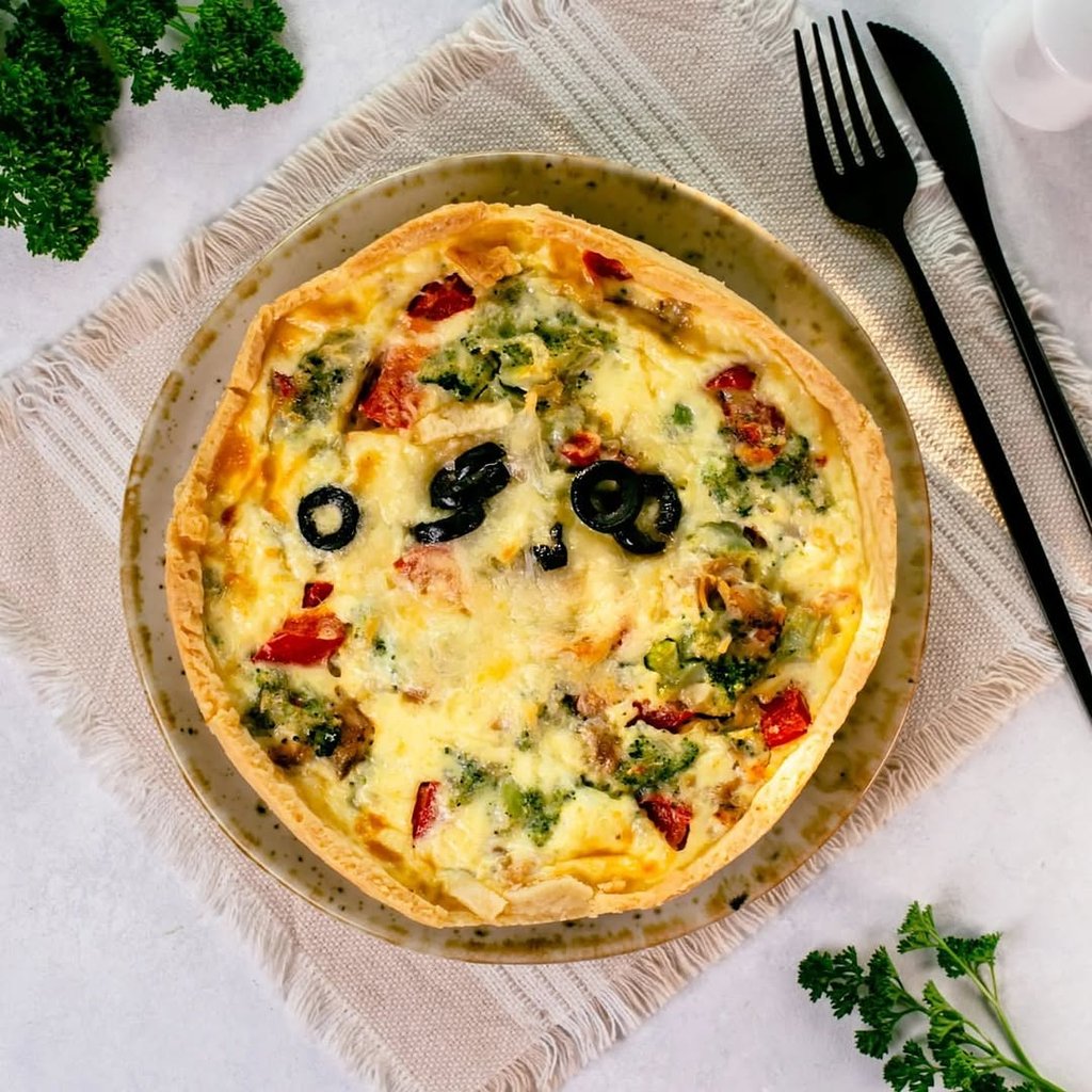 Кіш з куркою та овочами