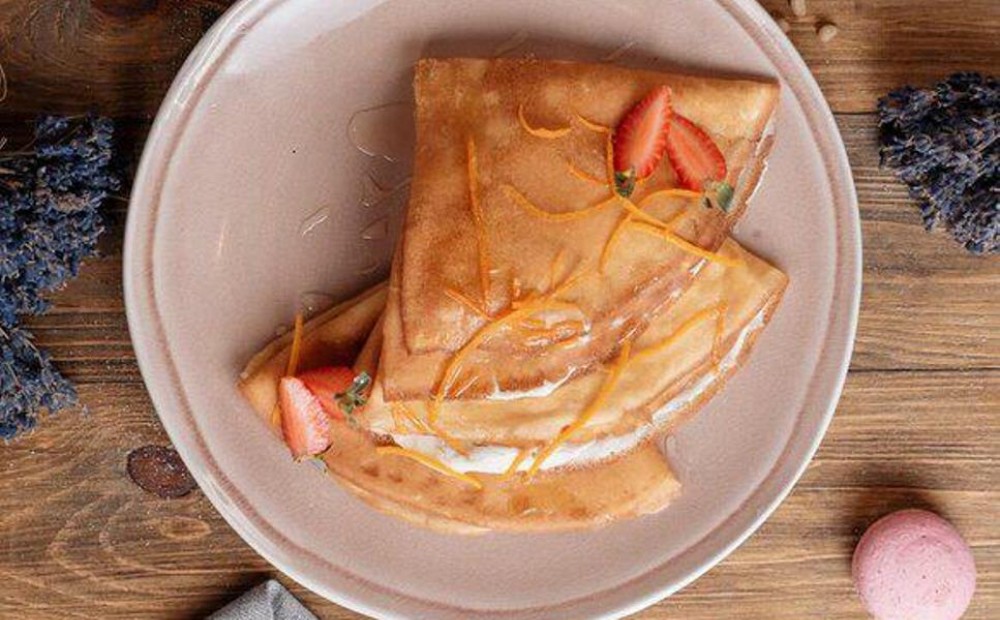 Crepe with cottage cheese and orange zest