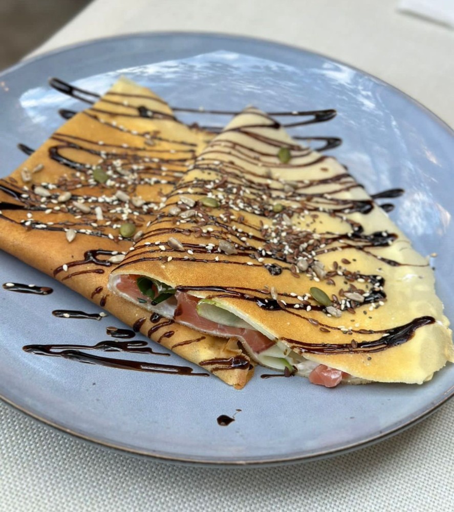 Crepe with salmon and cottage cheese