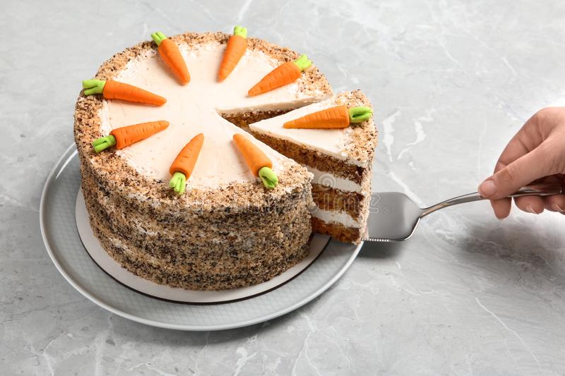 Carrot cake (whole)