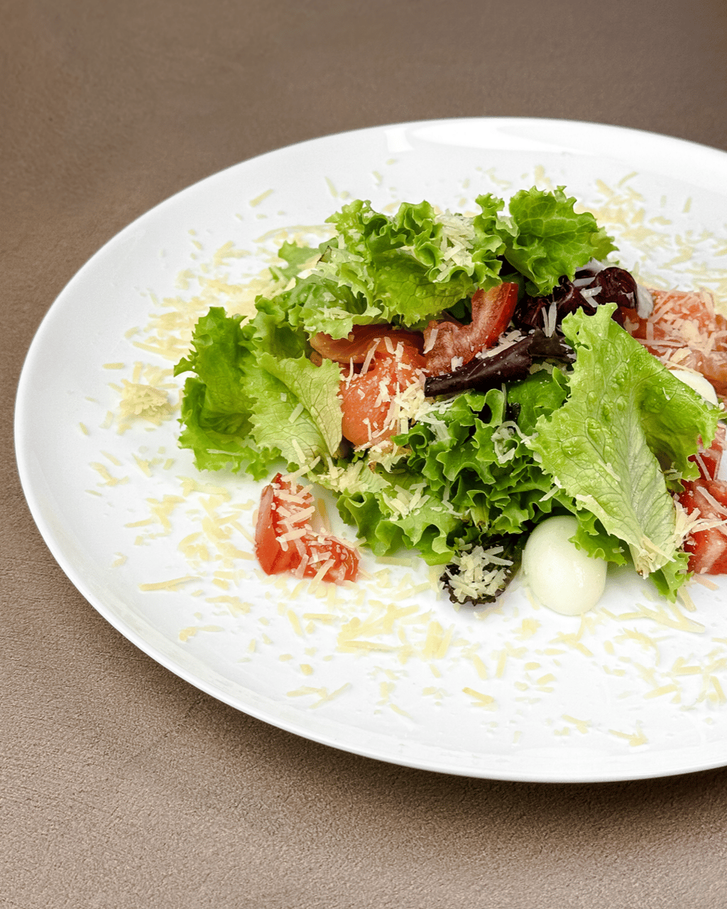 Салат з лососем та помідором