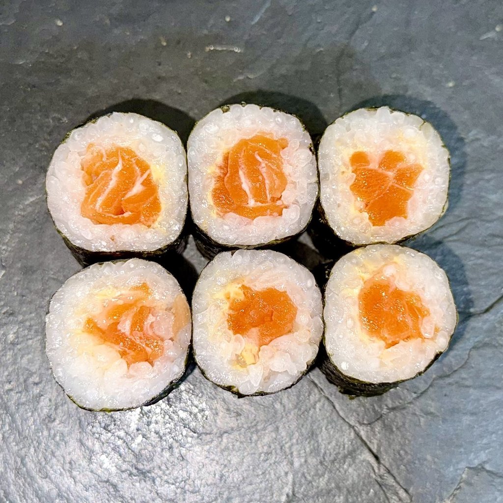 Рол з лососем