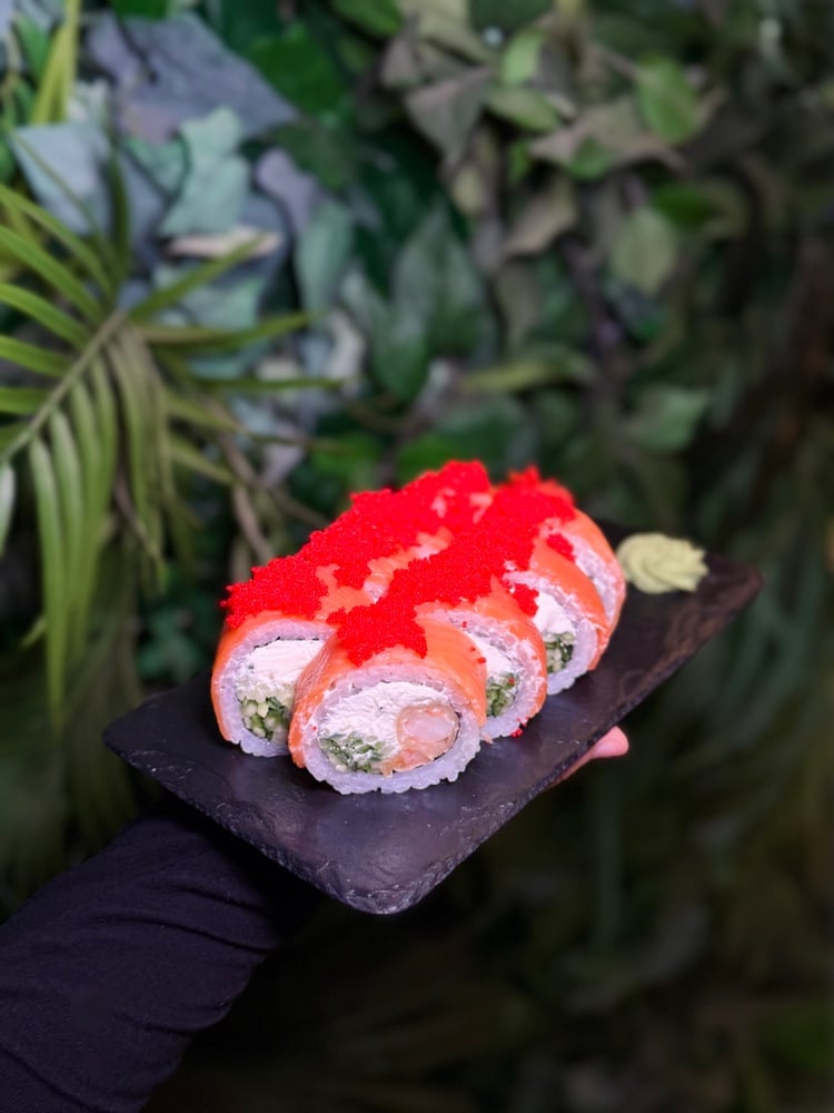 НОВИНКА! Дракон з лососем та креветкою темпура 340г.