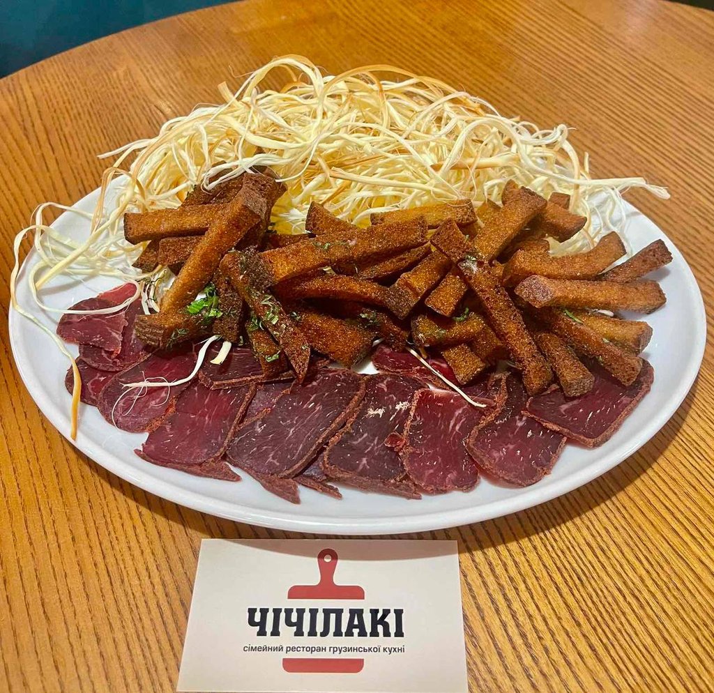 Бастурма, грінки з часничком, сир косичка,200г