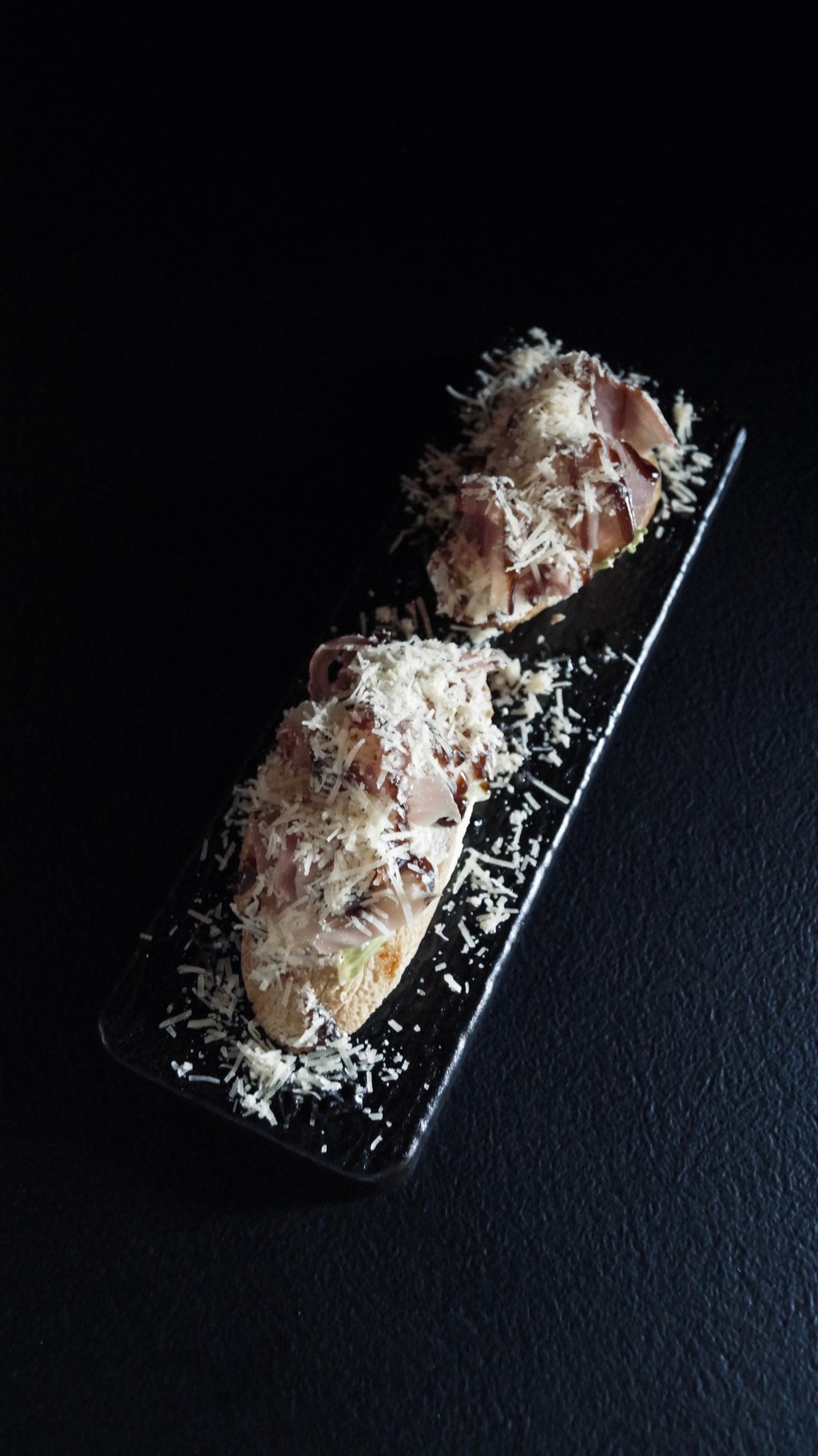 Брускети з хамоном та пармезаном (Bruschetta with jamon and parmesan)