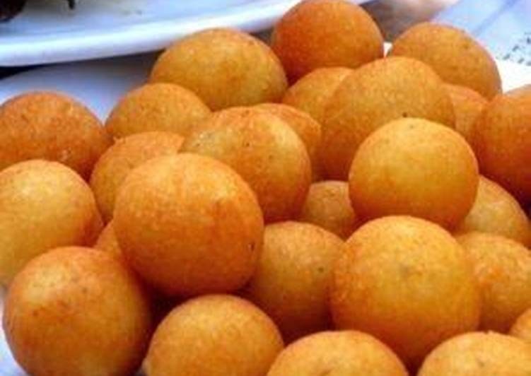Картопляні фірмові кульки з соусом