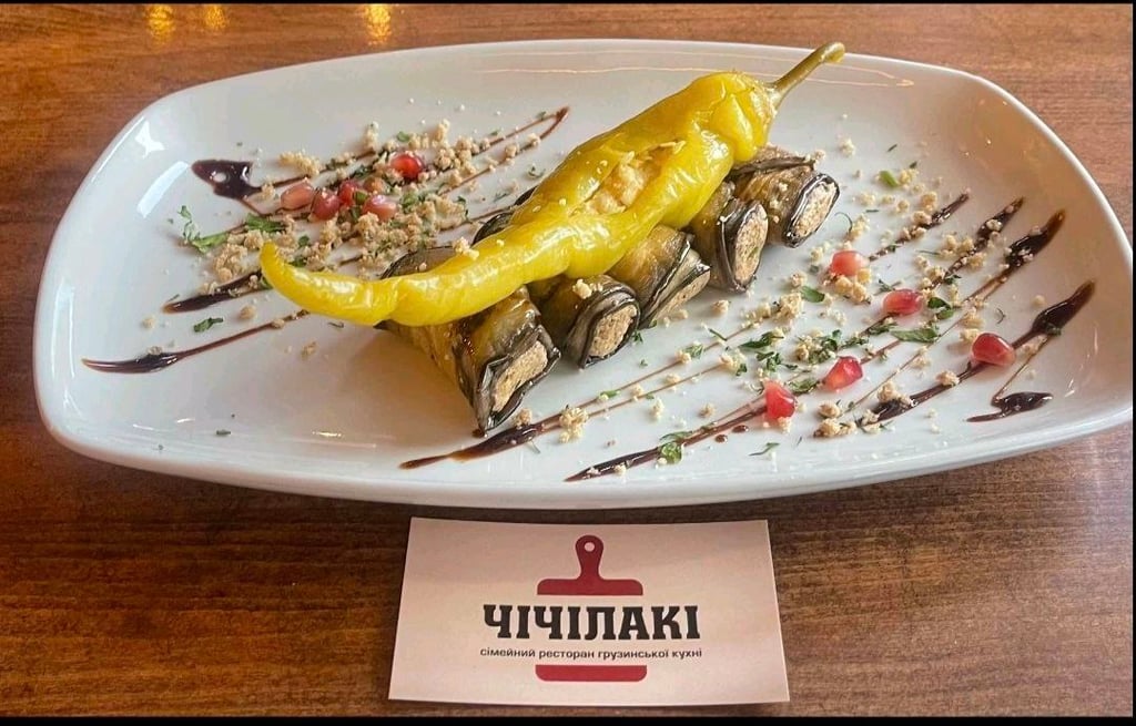 Закуска з баклажанів і перця цицак