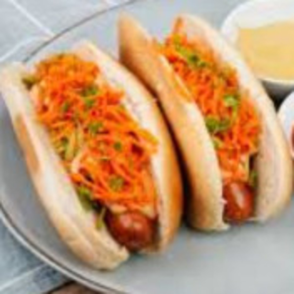 Хот-дог з маринованими овочами