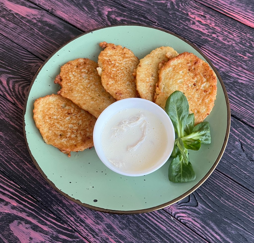 Деруни з мясом курки