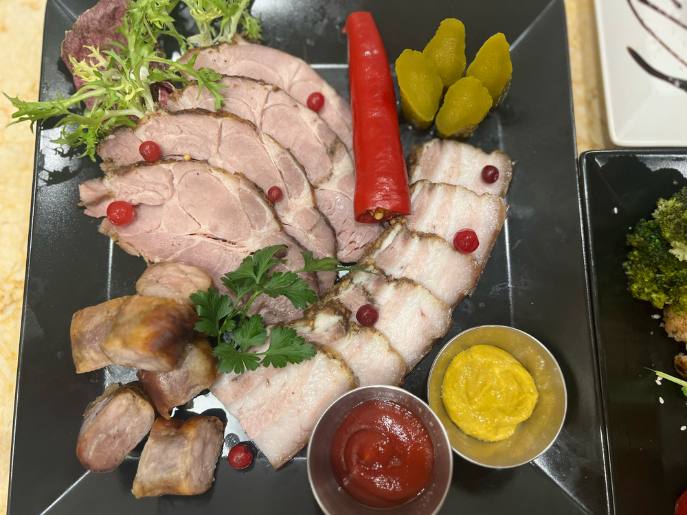 Асорті з домашнього мяса